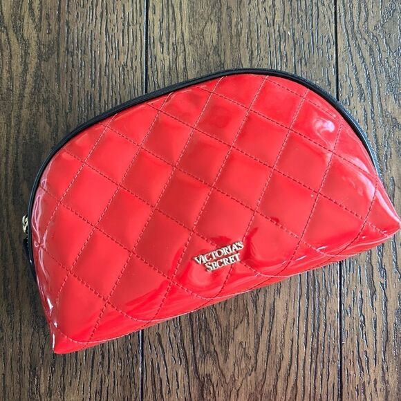Victoria’s Secret Red Quilted Makeup Cosmetic Travel Bag - Picture 2 of 9